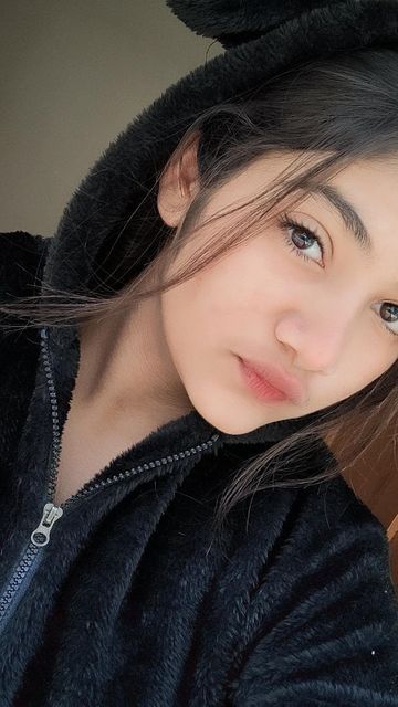 ladies profile pic