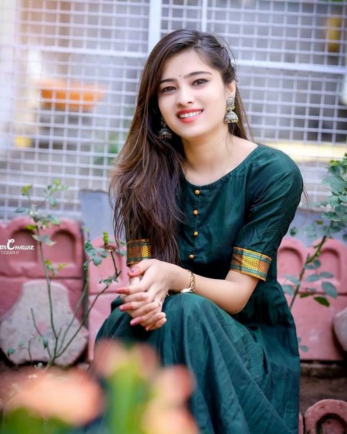ladies profile pic