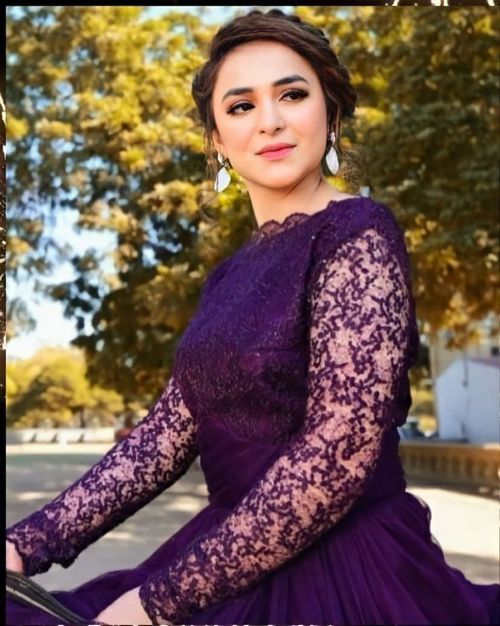 ladies profile pic
