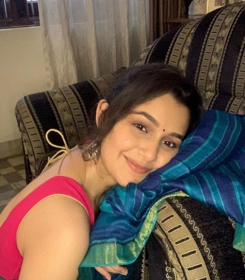 ladies profile pic