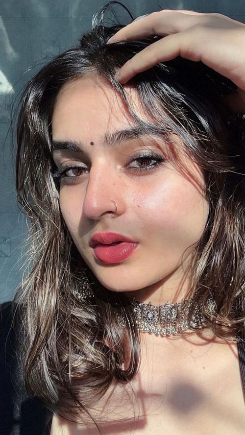 ladies profile pic