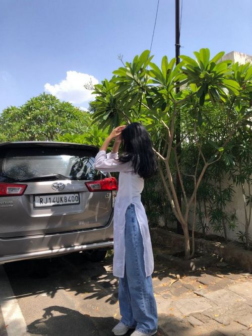 ladies profile pic