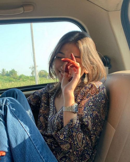 ladies profile pic