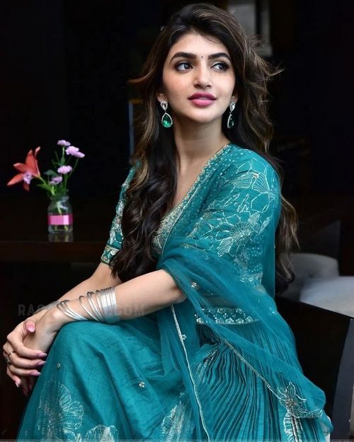 ladies profile pic
