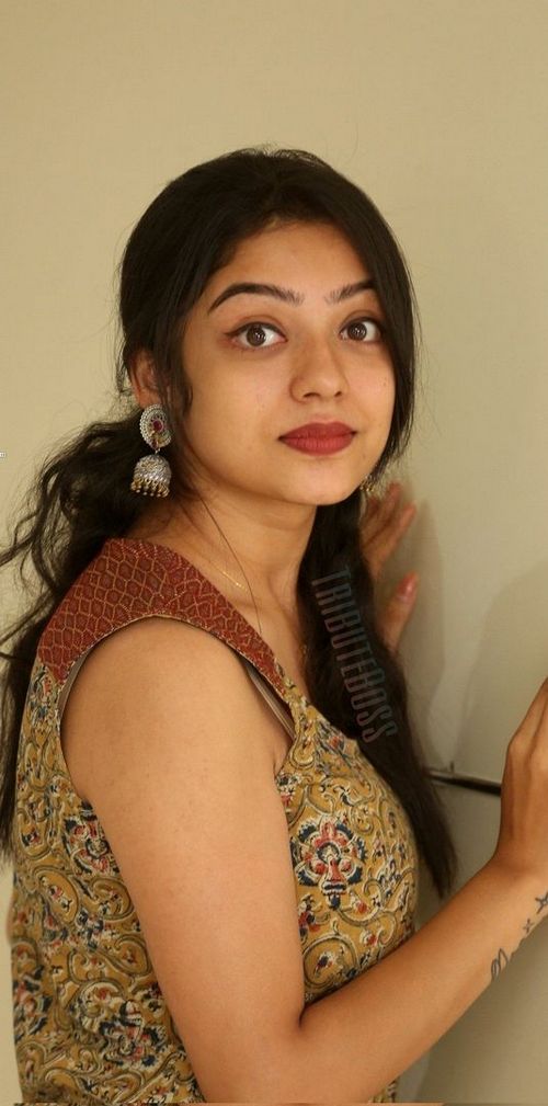 ladies profile pic