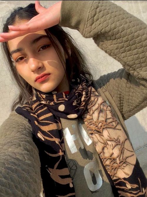 ladies profile pic