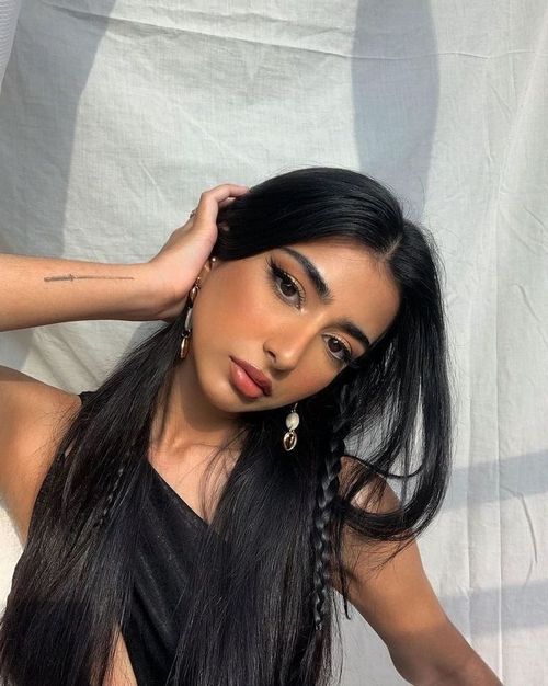 ladies profile pic