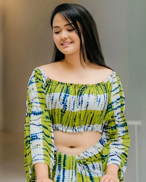 simple girl pic