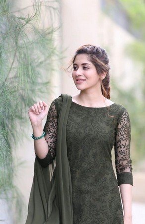 simple girl pic