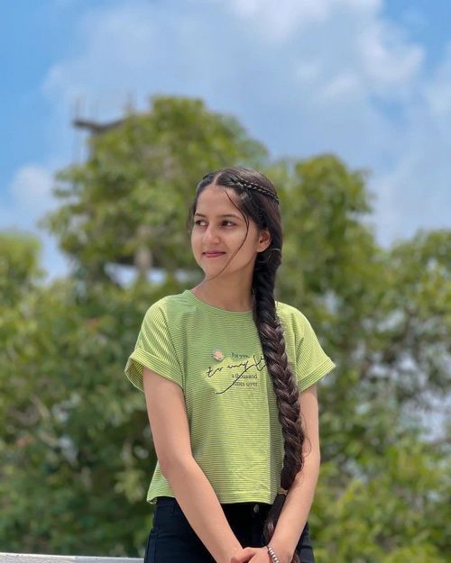 simple girl pic
