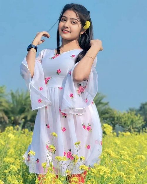 simple girl pic