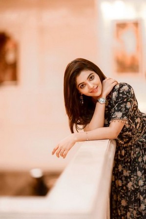 simple girl pic
