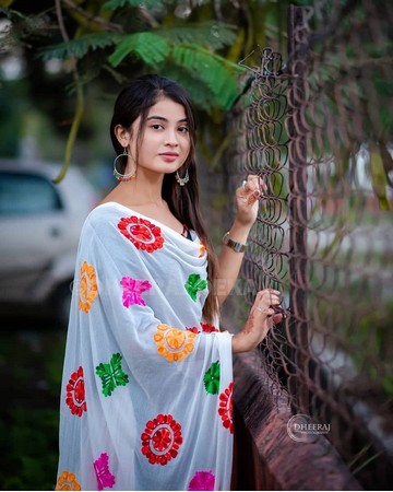 simple girl pic