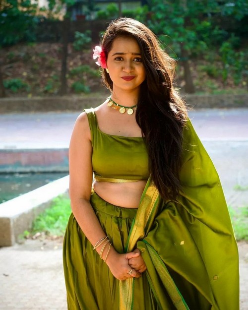 simple girl pic